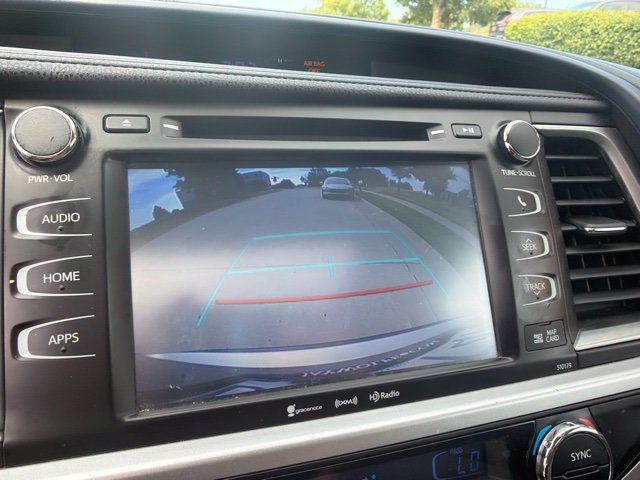 Used 2017 Toyota Highlander XLE AWD/4WD image 14