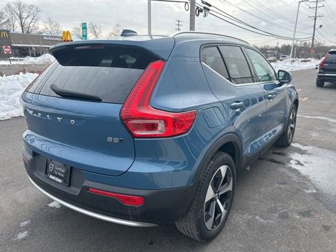 Certified 2025 Volvo XC40 B5 Plus AWD/4WD image 5