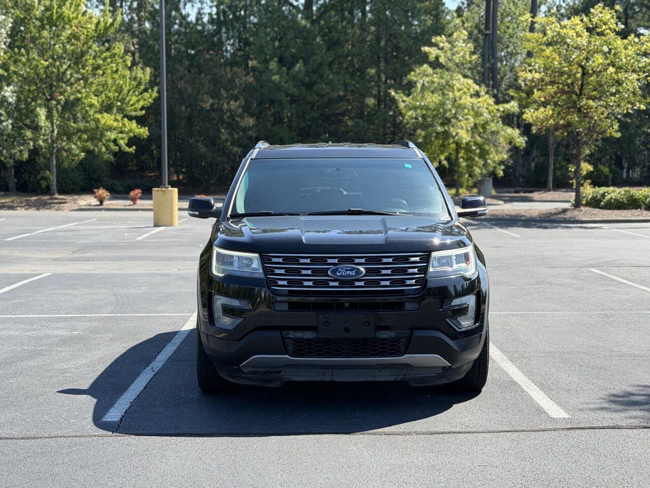 Used 2017 Ford Explorer Limited FWD image 2