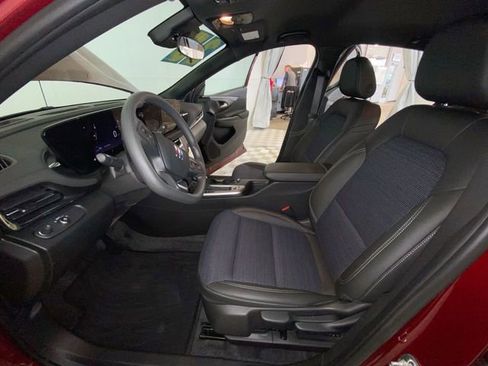 Used 2025 Buick Envista Preferred FWD image 24