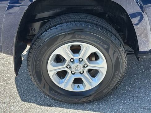 Used 2022 Toyota 4Runner SR5 Premium w/ Moonroof Package image 10