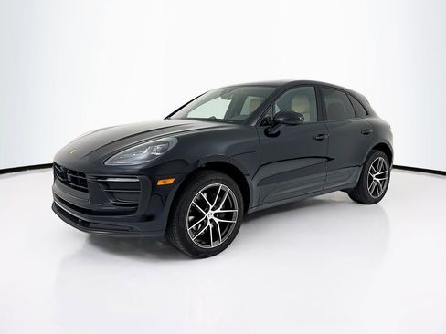 Certified 2025 Porsche Macan AWD/4WD image 1
