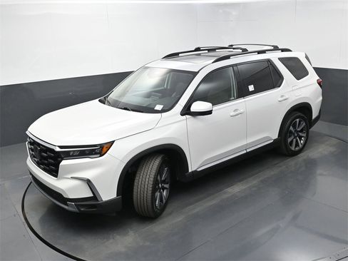 Used 2024 Honda Pilot Elite image 35