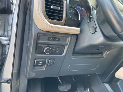 Used 2023 Ford Expedition Limited image 9