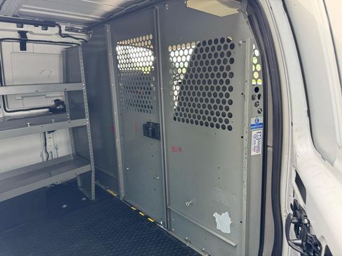 Used 2009 GMC Savana 3500 RWD image 24