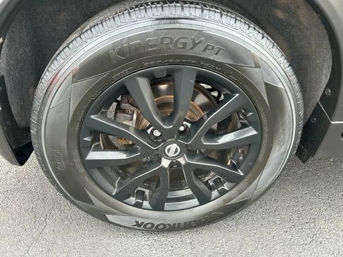 Used 2017 Nissan Rogue SV w/ Midnight Edition Package FWD image 34