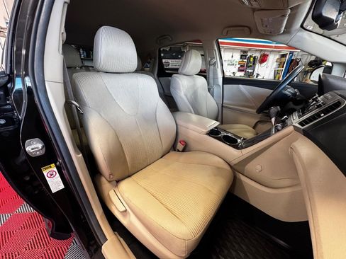 Used 2011 Toyota Venza image 9