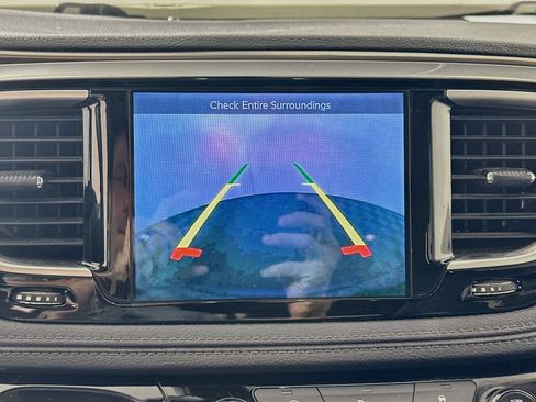 Used 2017 Chrysler Pacifica Limited FWD image 23