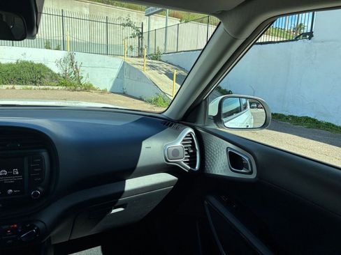 Used 2025 Kia Soul LX w/ LX Technology Package image 33