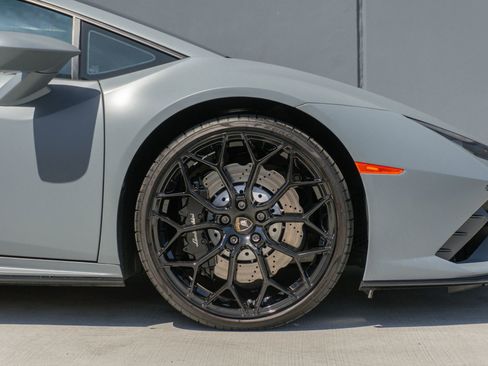 Used 2022 Lamborghini Huracan EVO RWD image 36
