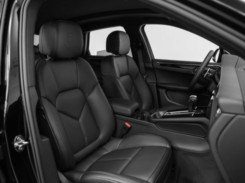 Certified 2025 Porsche Macan image 20