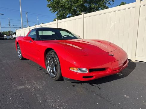 Used 1998 Chevrolet Corvette Coupe RWD image 2