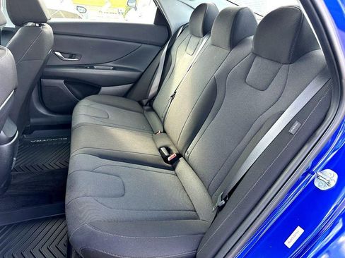 Used 2025 Hyundai Elantra SE image 20