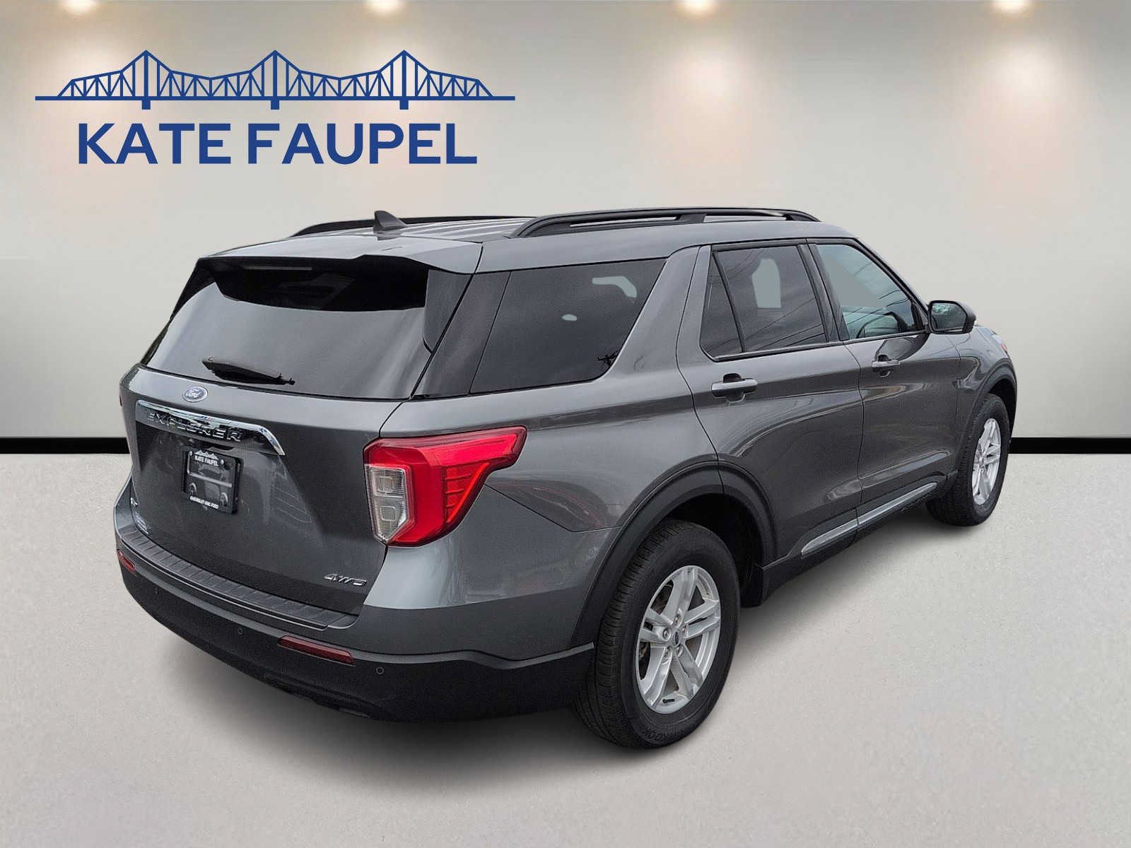 Used 2023 Ford Explorer XLT AWD/4WD image 7