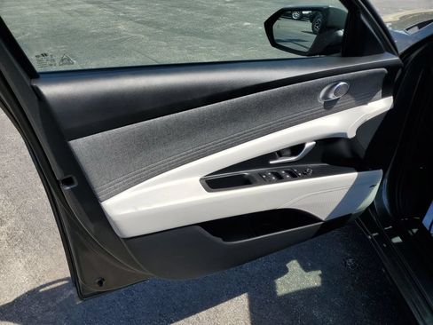 Used 2024 Hyundai Elantra Limited FWD image 12