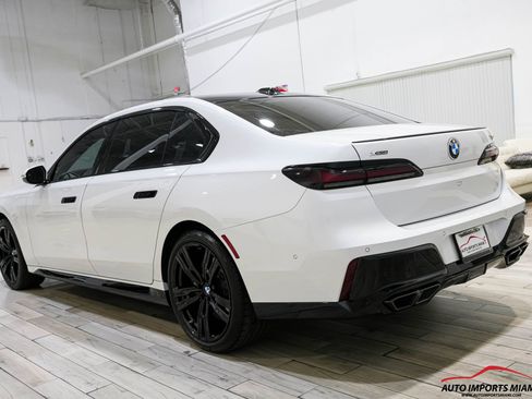 Used 2023 BMW 760i xDrive image 16