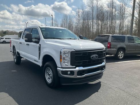 New 2026 Ford F250 XL AWD/4WD image 3