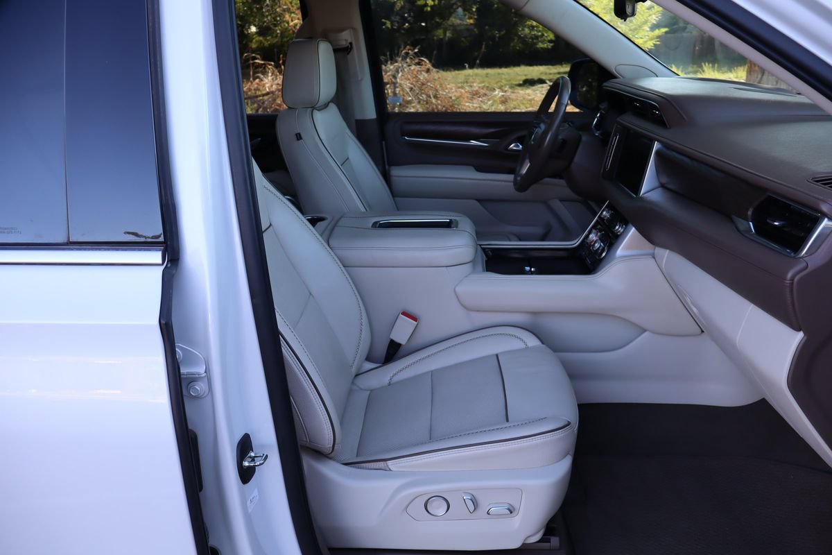 Used 2021 GMC Yukon Denali w/ Denali Premium Package AWD/4WD image 24