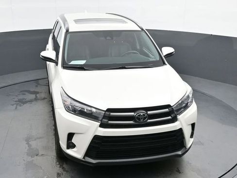 Used 2019 Toyota Highlander SE image 29