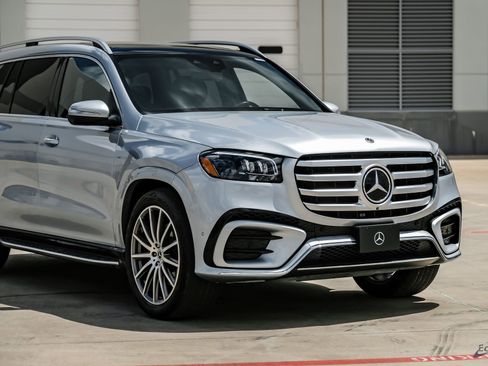Used 2025 Mercedes-Benz GLS 580 4MATIC image 26