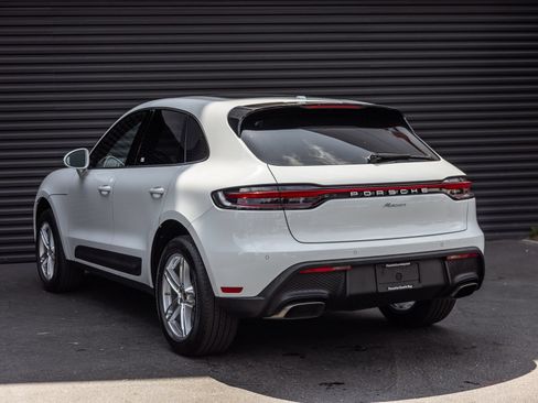 Certified 2024 Porsche Macan AWD/4WD image 3
