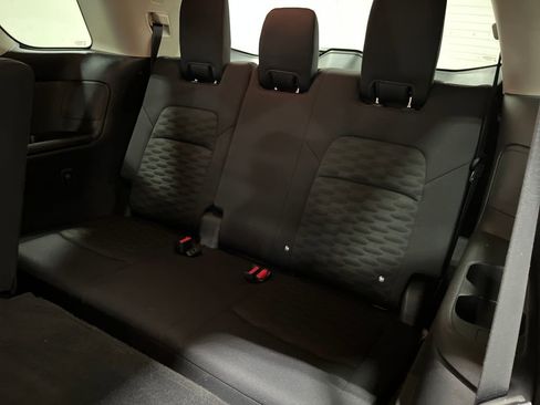 Used 2025 Nissan Pathfinder SV image 27