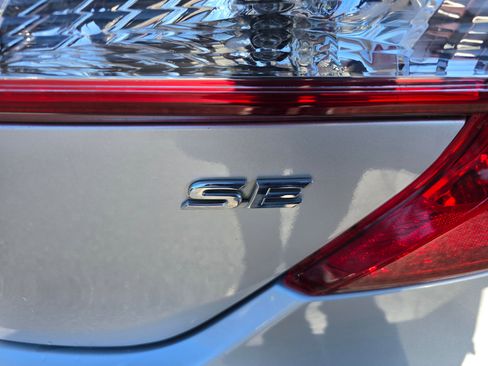 Used 2012 Toyota Camry SE image 11