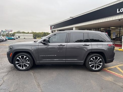 Used 2022 Jeep Grand Cherokee Overland w/ Luxury Tech Group IV image 11