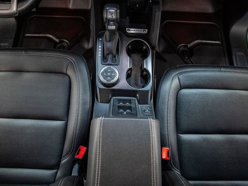 Used 2025 Ford Bronco Badlands image 31