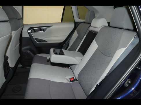 Used 2021 Toyota RAV4 XLE image 26