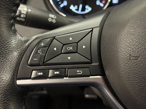 Used 2019 Nissan Rogue SV w/ Premium Package AWD/4WD image 14