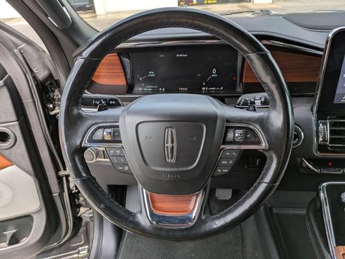 Used 2019 Lincoln Navigator Reserve AWD/4WD image 9