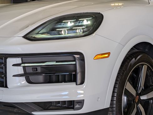 New 2026 Porsche Cayenne E-Hybrid image 12