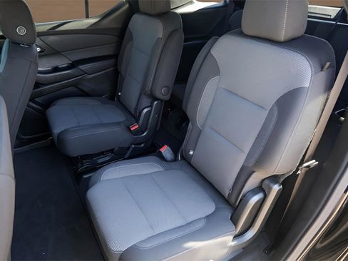 Used 2023 Chevrolet Traverse LT image 24