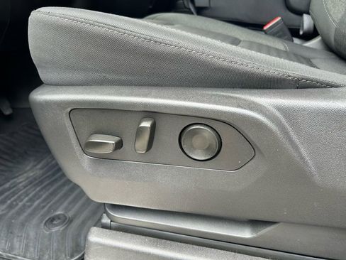 Used 2025 Chevrolet Silverado 2500 LT w/ Convenience Package image 17