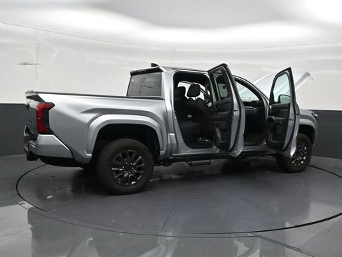 Used 2025 Toyota Tacoma SR5 AWD/4WD image 31