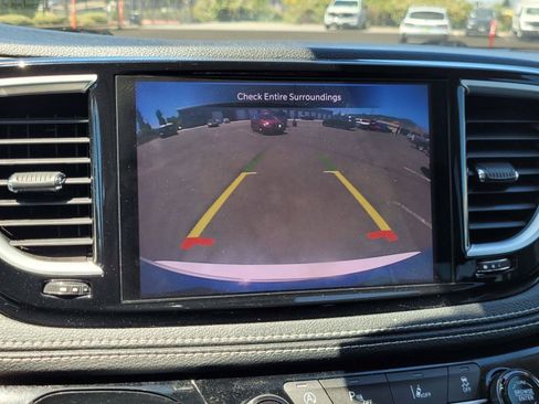 Used 2023 Chrysler Pacifica Limited FWD image 15