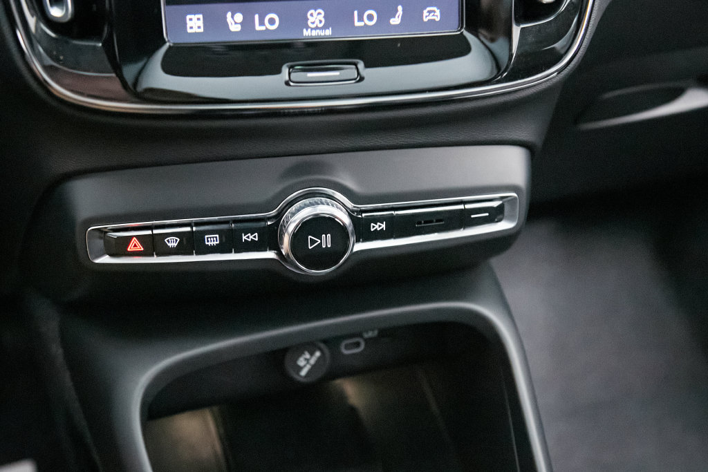 Certified 2023 Volvo XC40 B5 Ultimate w/ Protection Package Premier AWD/4WD image 30