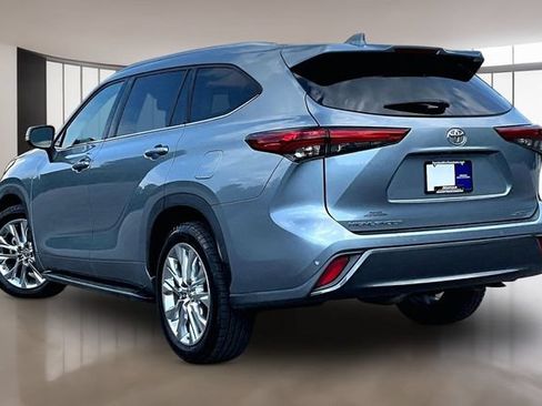 Used 2020 Toyota Highlander Limited FWD image 4