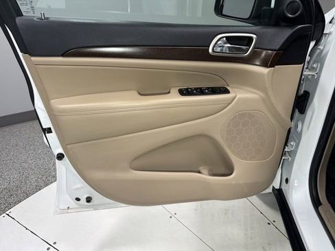 Used 2016 Jeep Grand Cherokee Laredo w/ Quick Order Package 23E AWD/4WD image 8