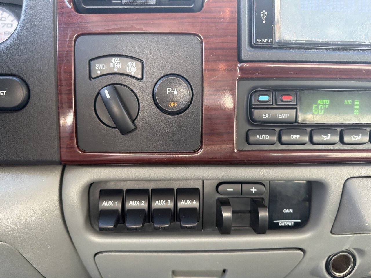 Used 2005 Ford F350 Lariat AWD/4WD image 29