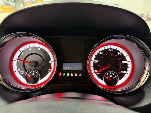 Used 2018 Dodge Grand Caravan SE w/ UConnect Hands-Free Group image 43