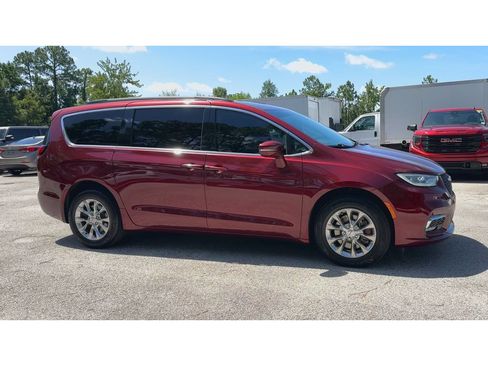 Used 2022 Chrysler Pacifica Touring-L AWD/4WD image 2