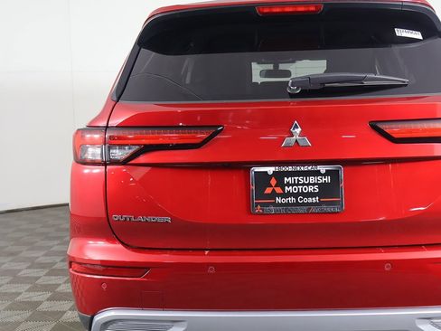 Used 2024 Mitsubishi Outlander SE image 16