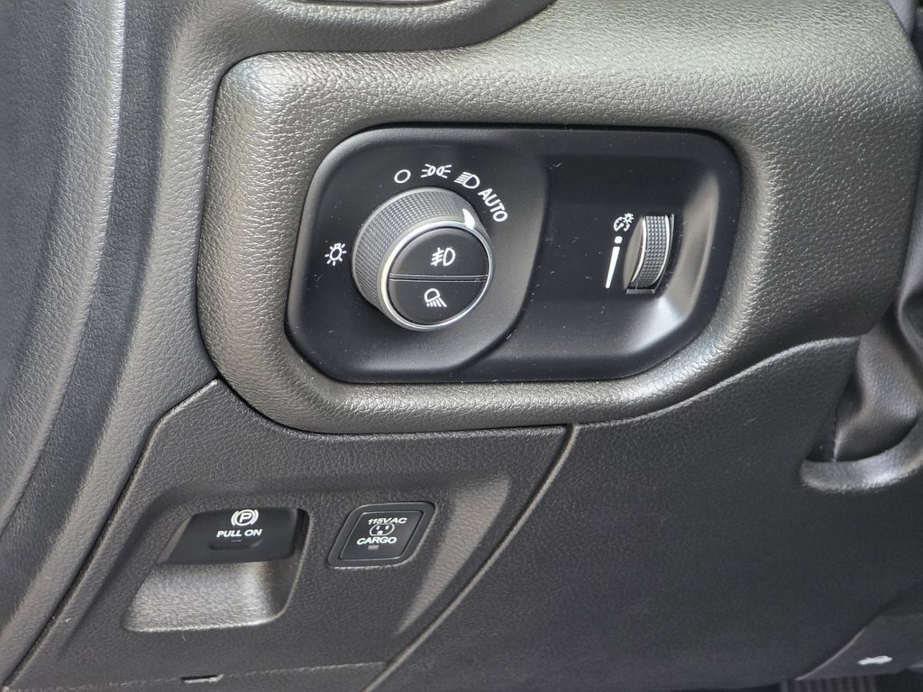 Used 2025 RAM 1500 Warlock AWD/4WD image 37