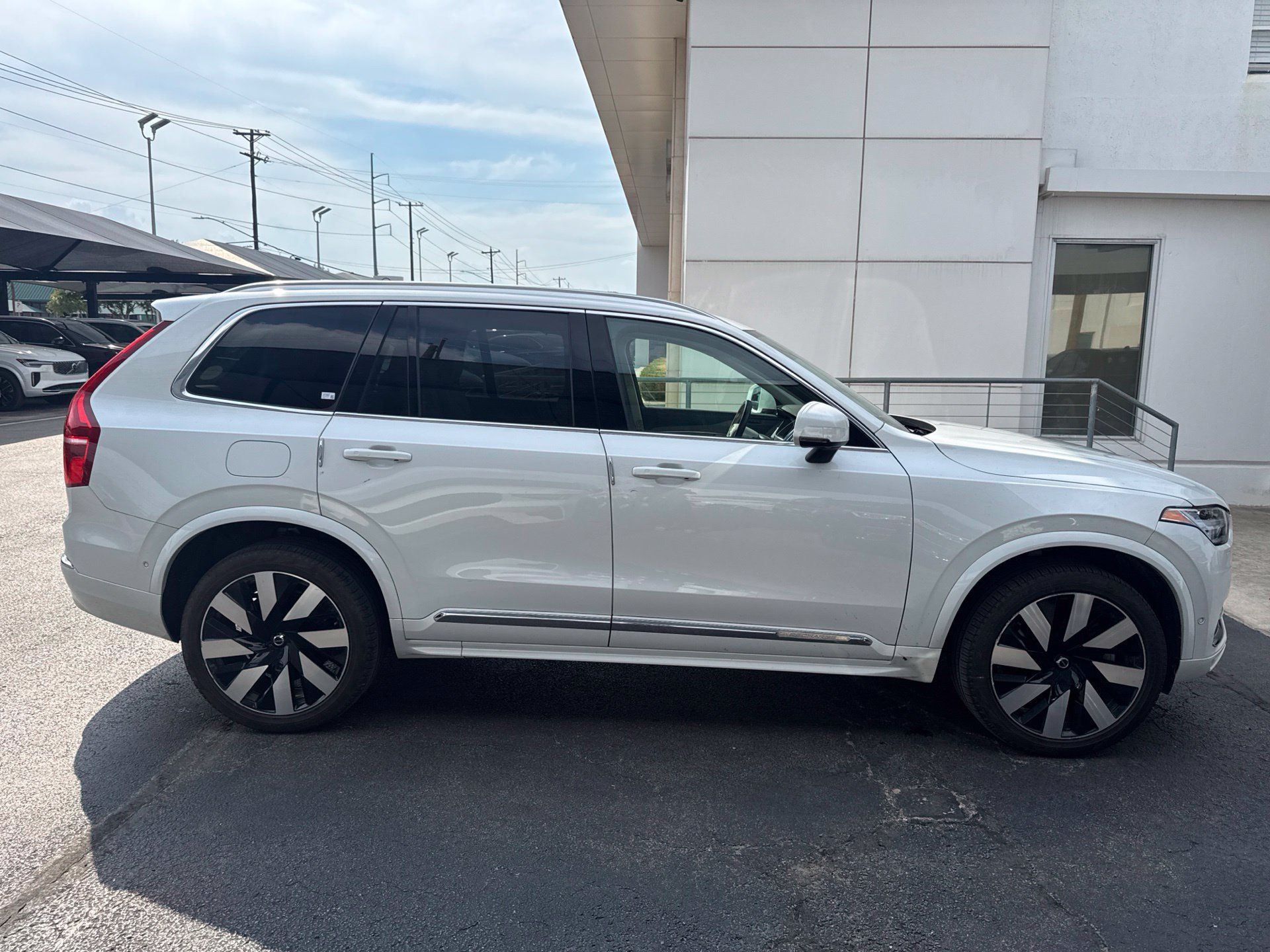 Used 2024 Volvo XC90 T8 Plus w/ Protection Package Premier AWD/4WD image 4