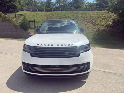 Used 2024 Land Rover Range Rover SV AWD/4WD image 2