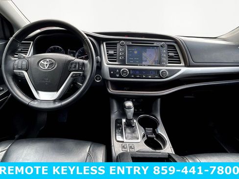 Used 2018 Toyota Highlander XLE AWD/4WD image 7