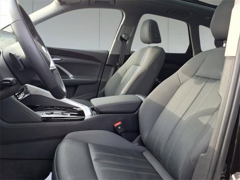 Used 2025 Audi Q5 Premium w/ Convenience Package image 18