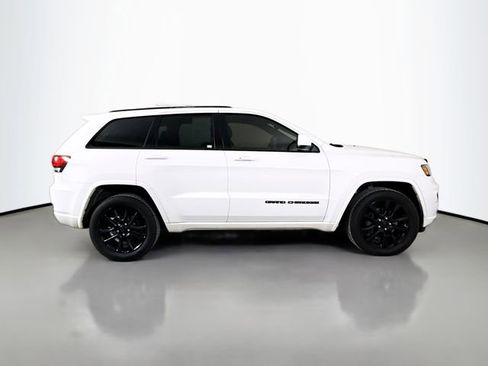 Used 2020 Jeep Grand Cherokee Altitude image 10